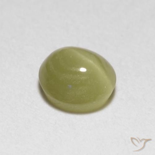 Chrysoberyl Cat's Eye طبيعي بلون أصفر رقيق، وزن ‎0.40‎ قيراط، شكل بيضاوى، مقاس ‎4.2x4‎ مم
