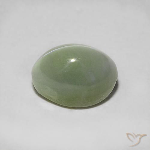 Chrysoberyl Cat's Eye طبيعي بلون أخضر دافئ، وزن ‎0.90‎ قيراط، شكل بيضاوى، مقاس ‎5.7x3.9‎ مم