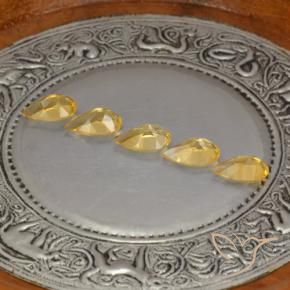 أحجار سيترين Gold  طبيعية، شكل الكمثرى، VVS-VS، وزنها 3.41 قيراط
