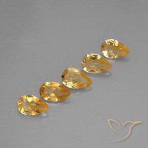 أحجار سيترين Medium-Light Orange-Gold  طبيعية، شكل الكمثرى، VVS-VS، وزنها 3.22 قيراط
