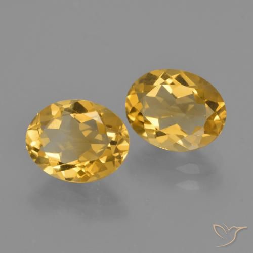 أحجار سيترين Medium Light Orange-Gold طبيعية، بيضوي، VVS، وزنها 3.30 قيراط