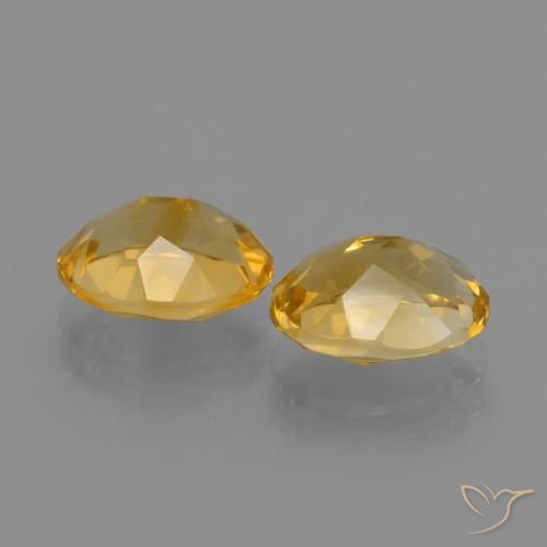 أحجار سيترين Medium Light Orange-Gold طبيعية، بيضوي، VVS، وزنها 3.30 قيراط