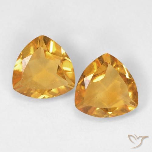 أحجار سيترين Medium Light-Golden طبيعية، مثلثى، VVS-VS، وزنها 1.27 قيراط