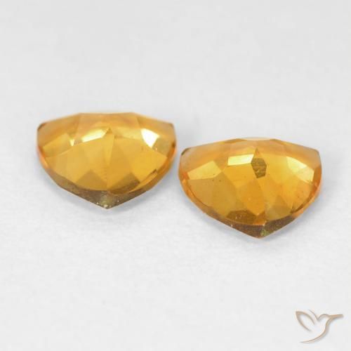 أحجار سيترين Medium Light-Golden طبيعية، مثلثى، VVS-VS، وزنها 1.27 قيراط