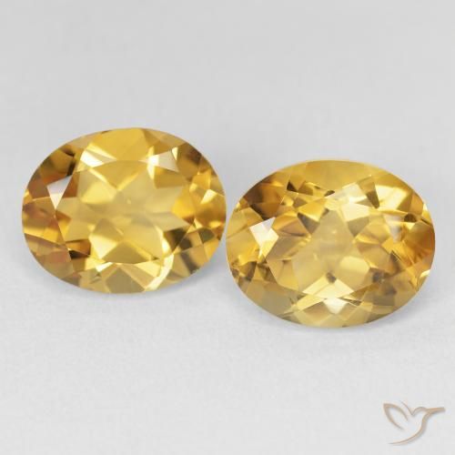 أحجار سيترين Medium Light-Golden طبيعية، بيضوي، VVS-VS، وزنها 6.81 قيراط