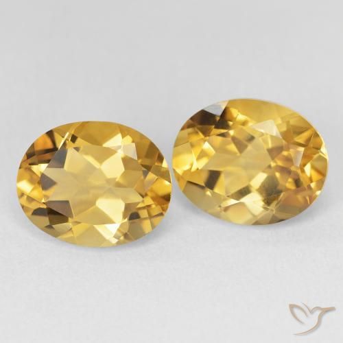 أحجار سيترين Medium Light-Golden طبيعية، بيضوي، VVS-VS، وزنها 6.81 قيراط