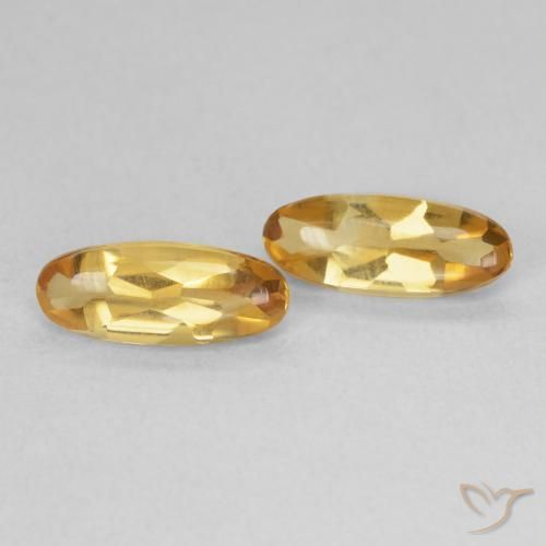 أحجار سيترين Medium Light-Golden طبيعية، بيضوي، شفاف، وزنها 1.74 قيراط