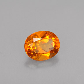 كلينوهيومايت طبيعي بلون أصفر برتقالي، وزن ‎0.48‎ قيراط، شكل بيضاوى، مقاس ‎5.4x4.4‎ مم