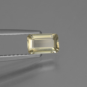 دياسبور متغير اللون أصف فاتح جدا طبيعي، قص الزمرد، 0.59 قيراط، VVS-VS