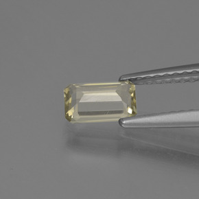 دياسبور متغير اللون أصف فاتح جدا طبيعي، قص الزمرد، 0.59 قيراط، VVS-VS