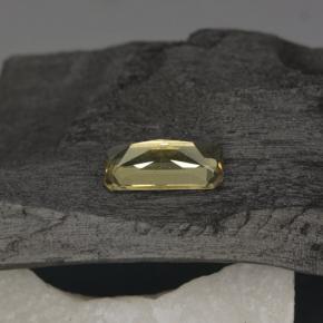 جارنيت متغير اللون طبيعي بلون Medium Yellow ، وزن ‎0.76‎ قيراط، شكل قص الزمرد، مقاس ‎7.1x3.7‎ مم