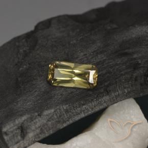 عقيق متغير اللون Medium Yellow  طبيعي، ثمانى / قصة زمرد، 0.72 قيراط، VVS
