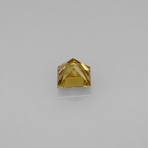 عقيق متغير اللون بنى مخضر إلى برتقالى طبيعي، مربع، 0.55 قيراط، VVS-VS