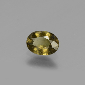 جارنيت متغير اللون طبيعي بلون بني مخضر إلى أحمر وردي، وزن ‎0.73‎ قيراط، شكل بيضاوى، مقاس ‎6.2x4.6‎ مم