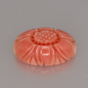 مرجان طبيعي بلون سلموني، وزن ‎4.16‎ قيراط، شكل شكل خيالي، مقاس ‎13.6x9.7‎ مم