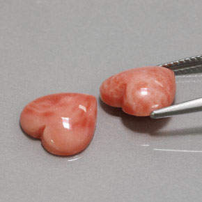 أحجار مرجان سالمون طبيعية، شكل القلب، غير شفاف، وزنها  قيراط