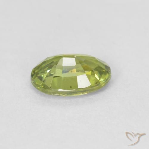 عقيق الديمانتويد Medium Light Green طبيعي، بيضوي، 0.60 قيراط، قليلا جدا