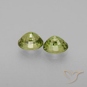 أحجار عقيق الديمانتويد Medium Light Green طبيعية، بيضوي، VS-SI، وزنها 0.87 قيراط