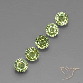 أحجار عقيق الديمانتويد Olive Green  طبيعية، دائري، VVS-VS، وزنها 1.50 قيراط