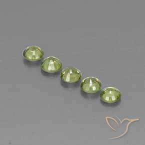 أحجار عقيق الديمانتويد Olive Green  طبيعية، دائري، VVS-VS، وزنها 1.63 قيراط