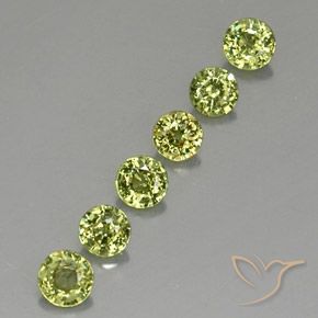 أحجار عقيق الديمانتويد Olive Green  طبيعية، دائري، VVS-VS، وزنها 1.45 قيراط
