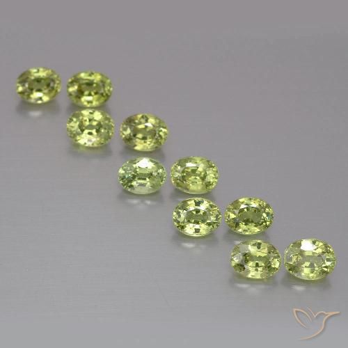 2.66ctw طبيعي Medium Light Green عقيق الديمانتويد, بيضوي, قليلا جدا