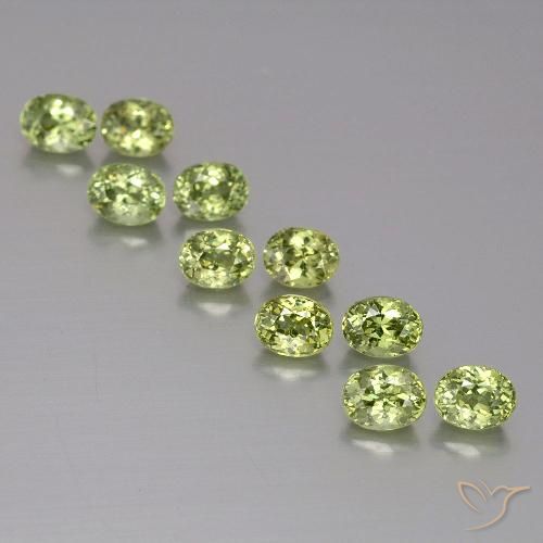 2.84ctw طبيعي Medium Light Green عقيق الديمانتويد, بيضوي, قليلا جدا