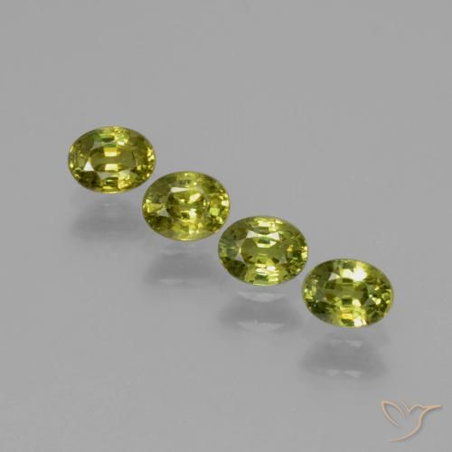 1.02ctw طبيعي Medium Light Green عقيق الديمانتويد, بيضوي, قليلا جدا
