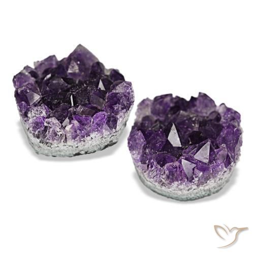 جمشت دروزي طبيعي بلون Medium Dark-Violet، وزن ‎20.85‎ قيراط، شكل شكل خيالي، مقاس ‎14.4x13.3‎ مم