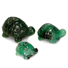 أحجار زمرد أخضر طبيعية، شكل خيالي، نصف شفاف، وزنها  قيراط