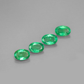 أحجار زمرد أخضر طبيعية، قصة بيضاوى، VS-SI، وزنها  قيراط