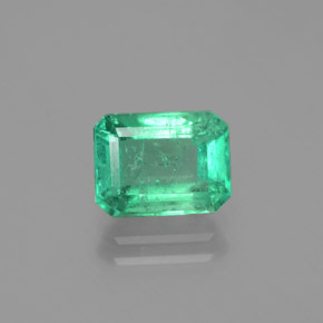 زمرد طبيعي بلون أخضر اليشم، وزن ‎2.14‎ قيراط، شكل قص الزمرد، مقاس ‎8.7x6.6‎ مم