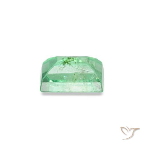 زمرد طبيعي بلون Medium Light-Green، وزن ‎0.19‎ قيراط، شكل باغيت، مقاس ‎3.9x2.6‎ مم