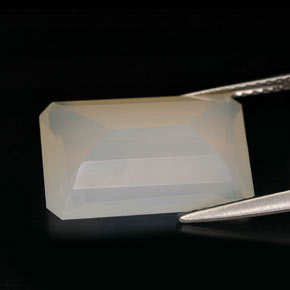 النار أوبال أصفر أبيض طبيعي، شفاف، 6.02 قيراط، شفاف / نصف شفاف