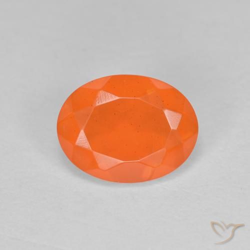 0.69ct طبيعي برتقالى متوسط النار أوبال, بيضوي, نصف شفاف