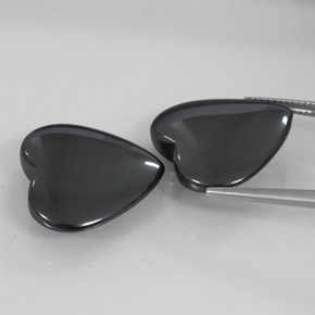 أحجار هيماتيت حجر الدم رمادة أسود طبيعية، شكل القلب، غير شفاف، وزنها 46.94 قيراط