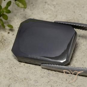 هيماتيت أسود رمادي طبيعي، قص الزمرد، 16.50 قيراط، غير شفاف