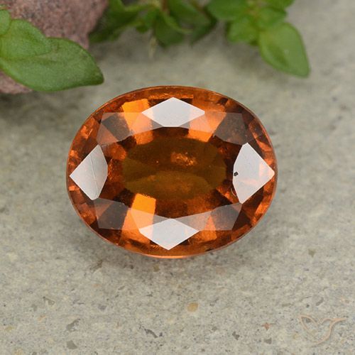 2.65ct طبيعي برتقالى كهرمانى عقيق هيسونيت, بيضوي, قليلا جدا