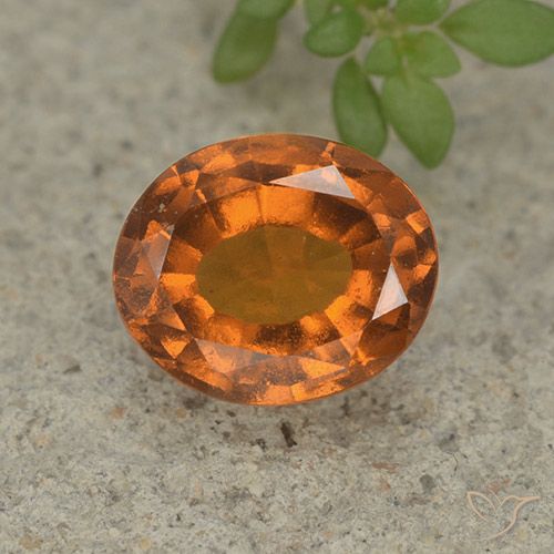 2.42ct طبيعي برتقالى غامق عقيق هيسونيت, بيضوي, قليلا جدا