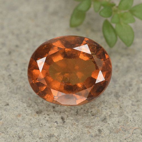 2.52ct طبيعي برتقالى غامق هيسونيت غارنيت, بيضوي, قليلا جدا