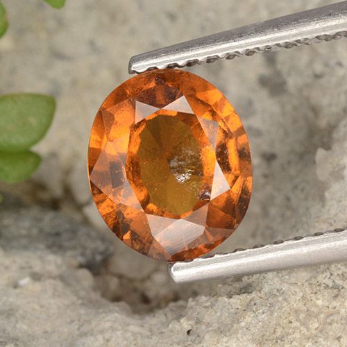 1.81ct طبيعي برتقالى داكن-متوسط عقيق هيسونيت, بيضوي, قليلا جدا