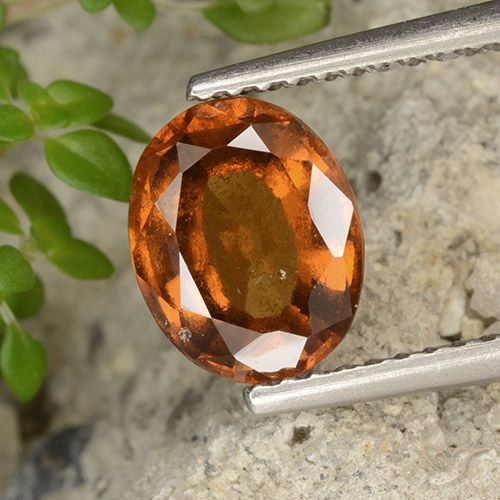 1.92ct طبيعي برتقالى غامق هيسونيت غارنيت, بيضوي, قليلا جدا