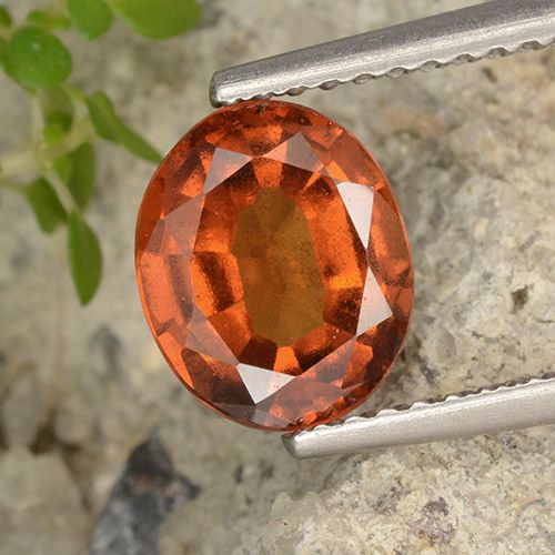 1.99ct طبيعي برتقالى غامق هيسونيت غارنيت, بيضوي, قليلا جدا