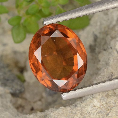 2.14ct طبيعي برتقالى غامق عقيق هيسونيت, بيضوي, قليلا جدا