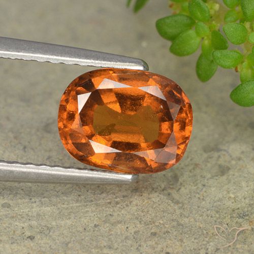 1.84ct طبيعي برتقالى داكن-متوسط هيسونيت غارنيت, بيضوي, قليلا جدا