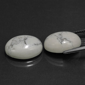 أحجار حجر الهاوليت أبيض رمادى طبيعية، قصة بيضاوى، غير شفاف، وزنها  قيراط