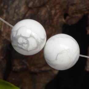 أحجار حجر الهاوليت أبيض متعدد الألوان طبيعية، جسم كروى / الكرة، غير شفاف، وزنها 29.96 قيراط