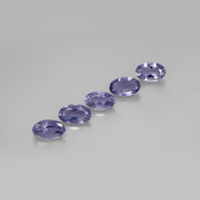 إيوليت طبيعي بلون أزرق بنفسجي، وزن ‎‎ قيراط، شكل بيضاوى، مقاس ‎5.1x3.2‎ مم