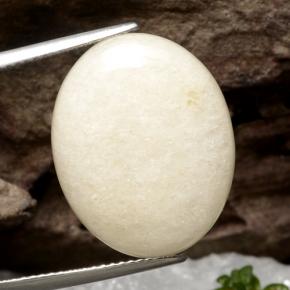 اليشمك أبيض طبيعي، قصة بيضاوى، 9.73 قيراط، نصف شفاف