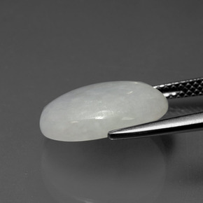 اليشمك اخضر فاتح طبيعي، قصة بيضاوى، 6.81 قيراط، نصف شفاف